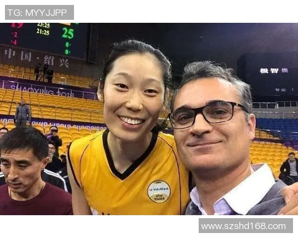 偶遇陈冠希揭晓足球明星身份引发球迷热议与关注